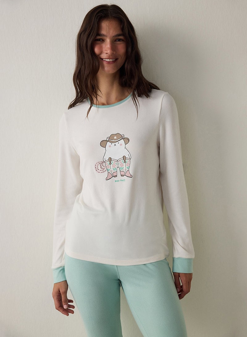 بنتي طقم بيجامة بأكمام طويلة وياقة دائرية مطبوع عليه شعار للنوم - Image 2